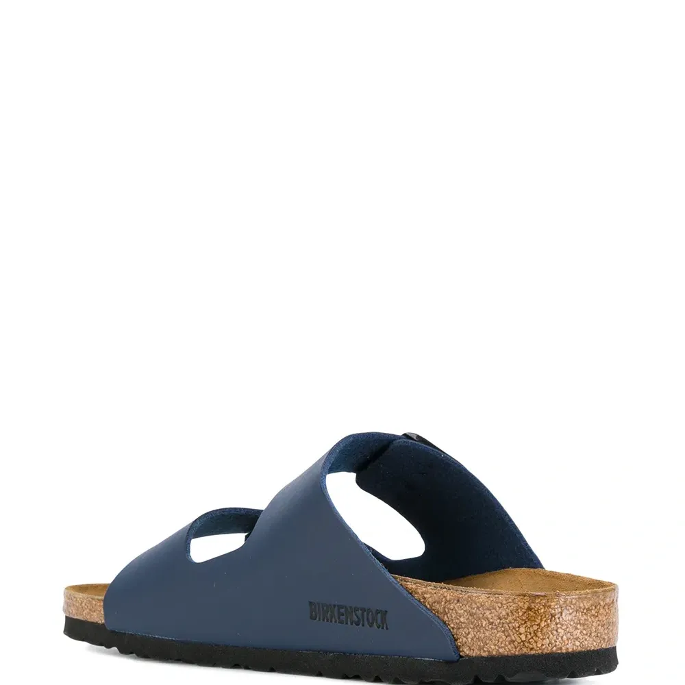 Сандалии с ремешками с пряжками