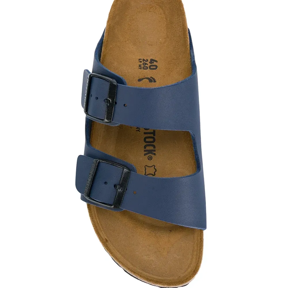 Сандалии с ремешками с пряжками