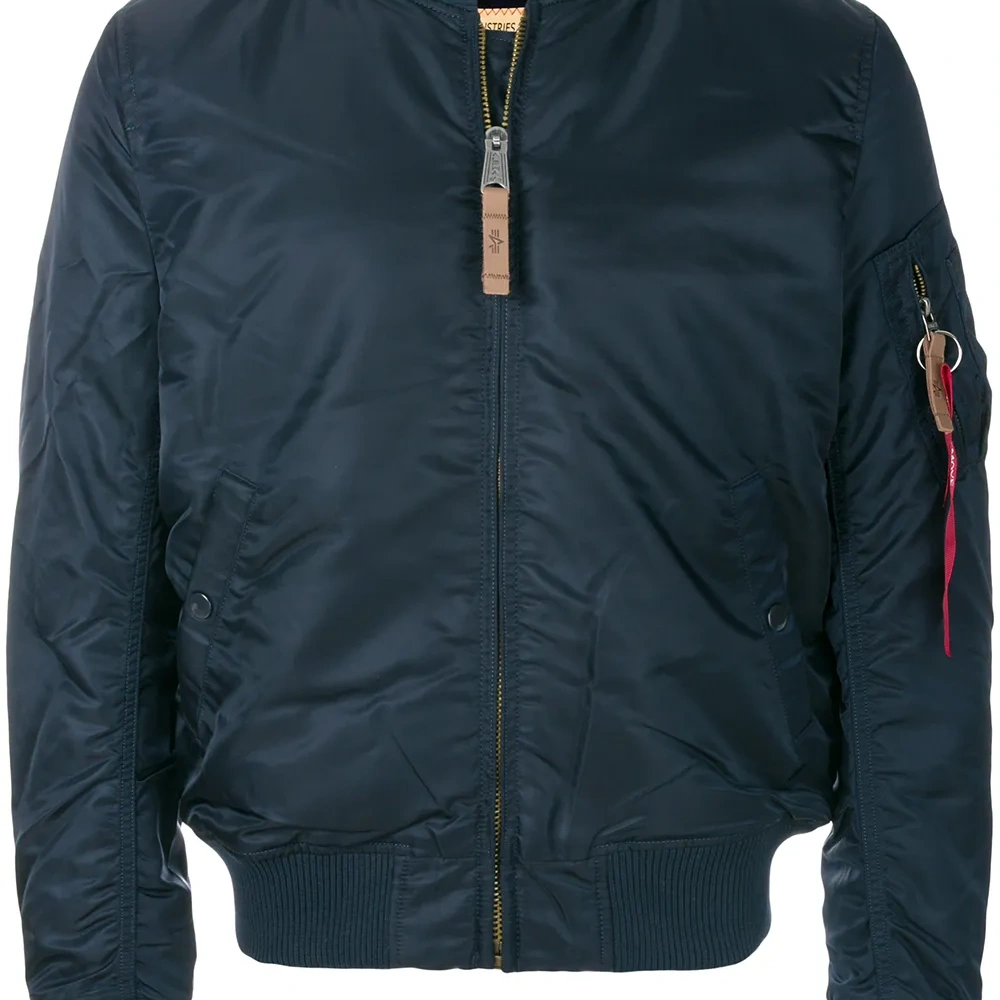 Классическая куртка бомбер на молнии