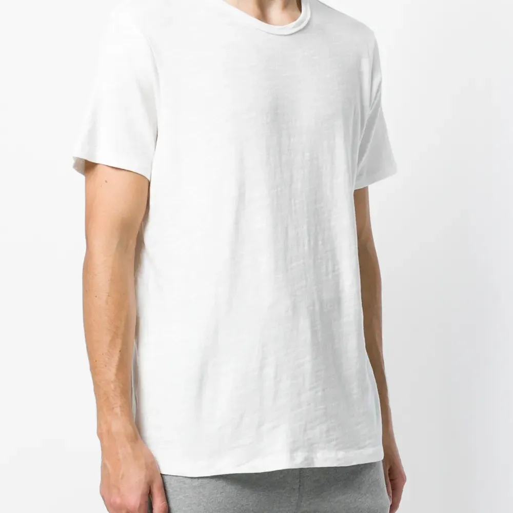 Футболка с круглым вырезом