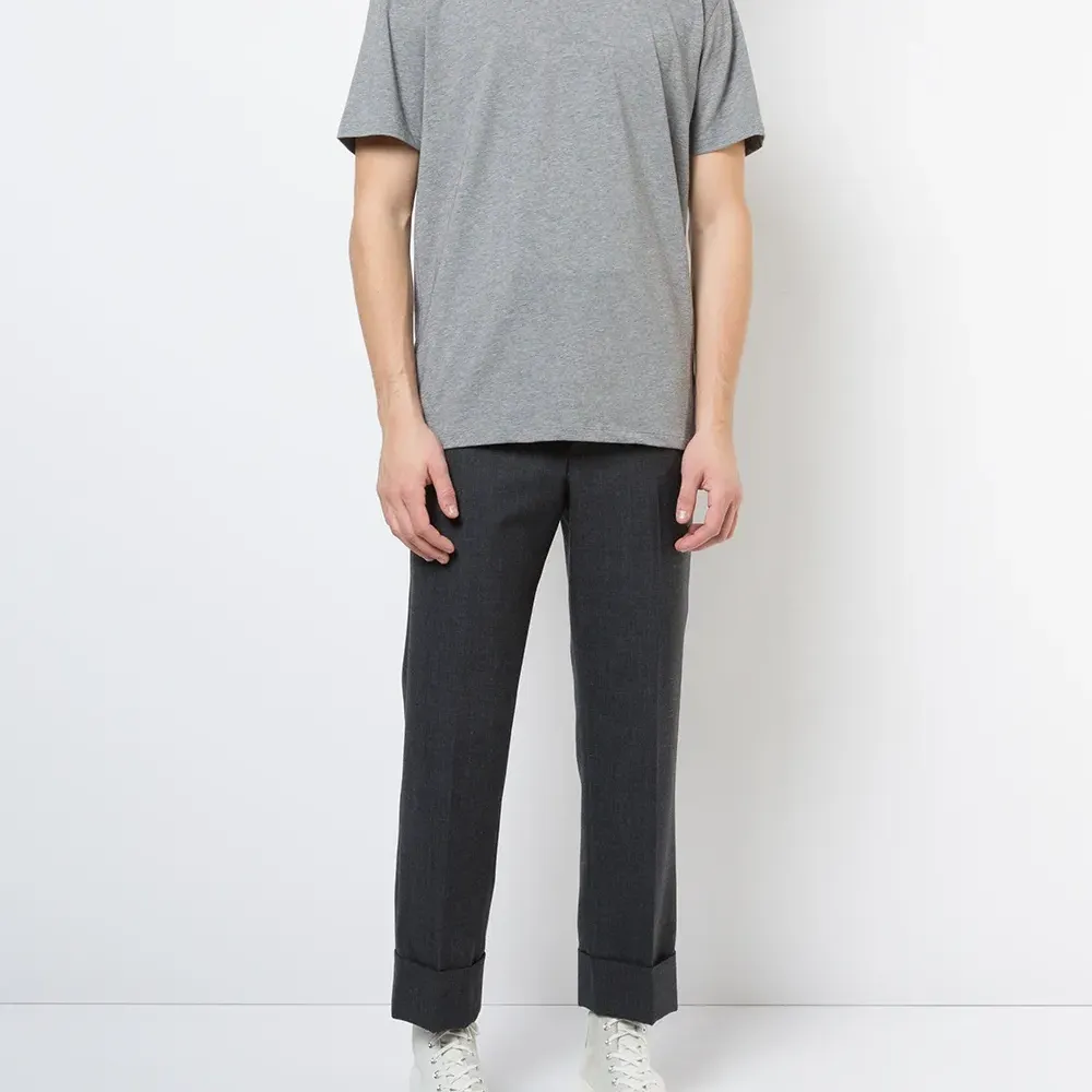 Футболка с V-образным вырезом