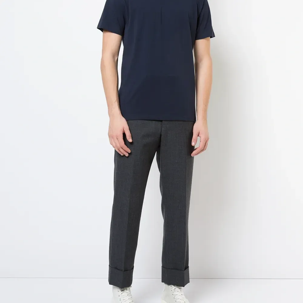 Футболка с V-образным вырезом