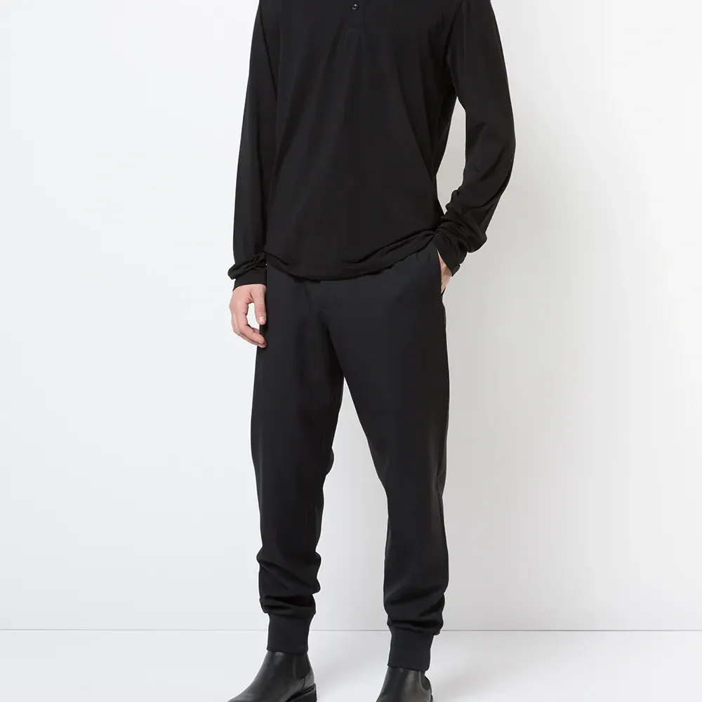 Футболка с вырезом-хенли