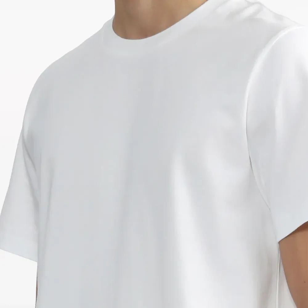 Трикотажная свободная футболка с боковыми разрезами