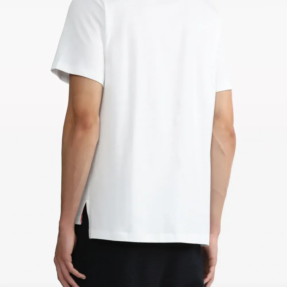 Трикотажная свободная футболка с боковыми разрезами