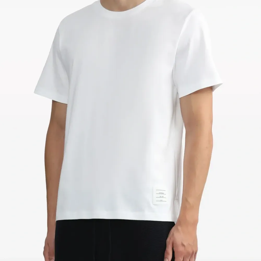 Трикотажная свободная футболка с боковыми разрезами