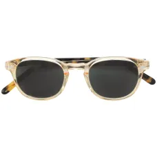 Квадратные солнцезащитные очки с затемненными линзами