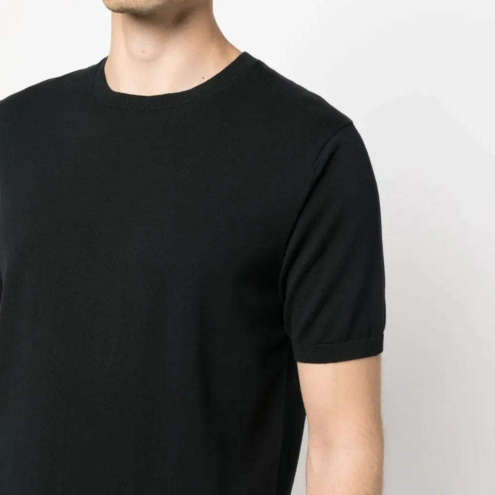 Футболка кроя слим