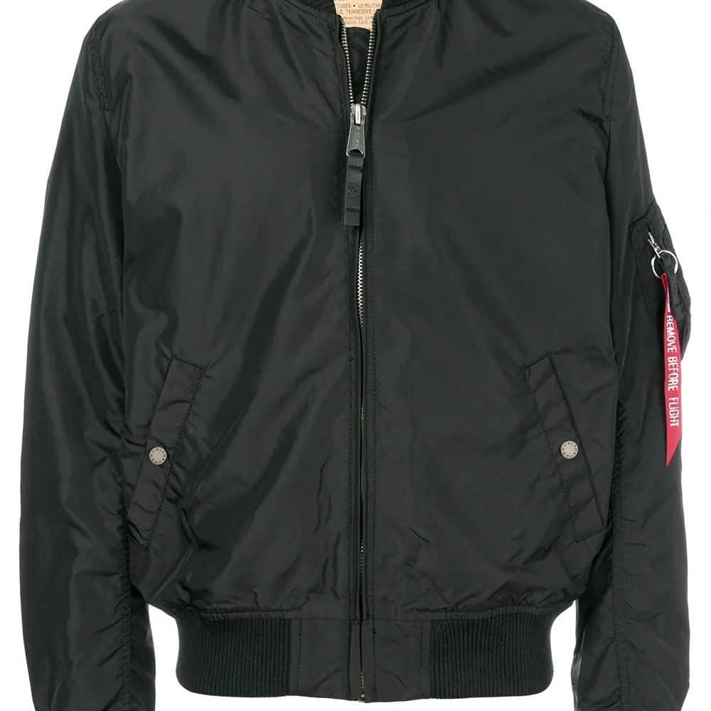 Куртка-бомбер на молнии