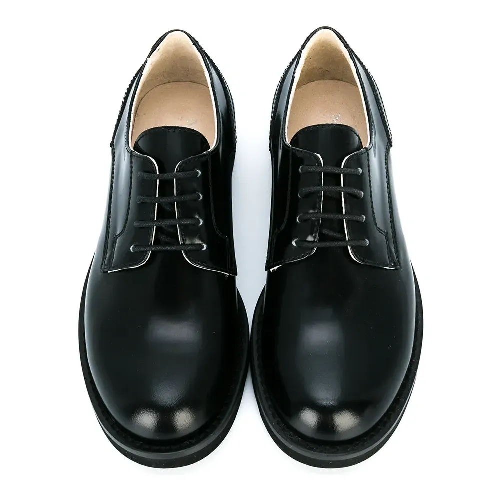 Классические ботинки на шнуровке