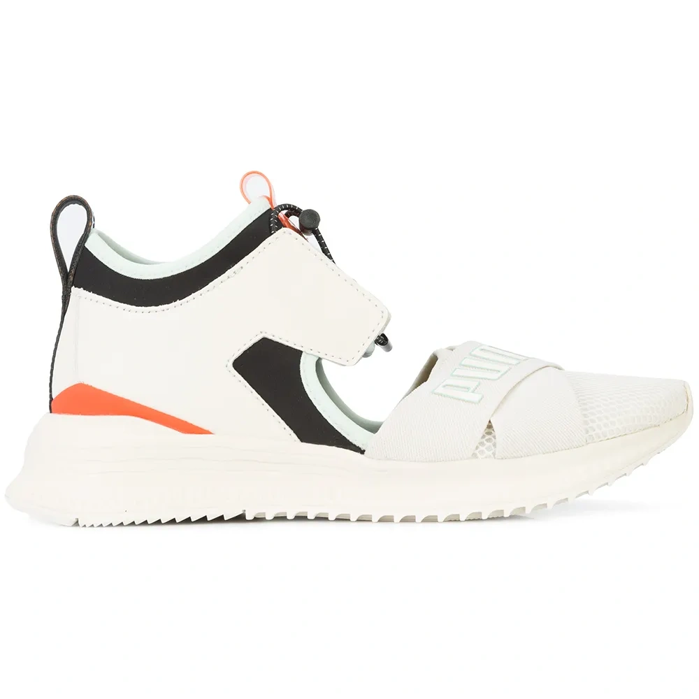 Кроссовки на шнуровке с вырезом