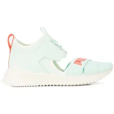 Кроссовки на шнуровке с вырезом