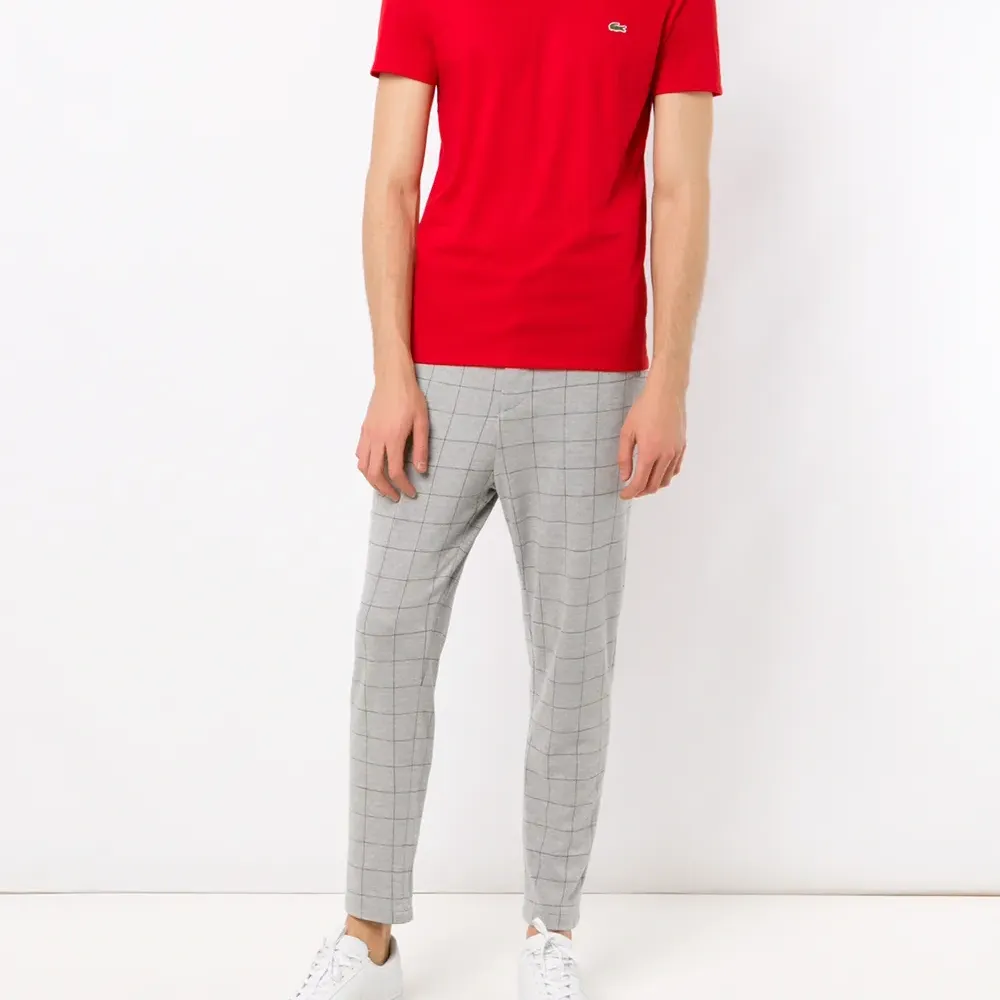 Футболка с вышитым логотипом