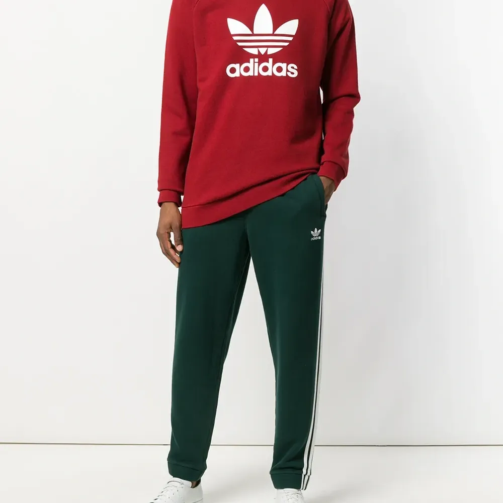 Толстовка с круглым вырезом и логотипом