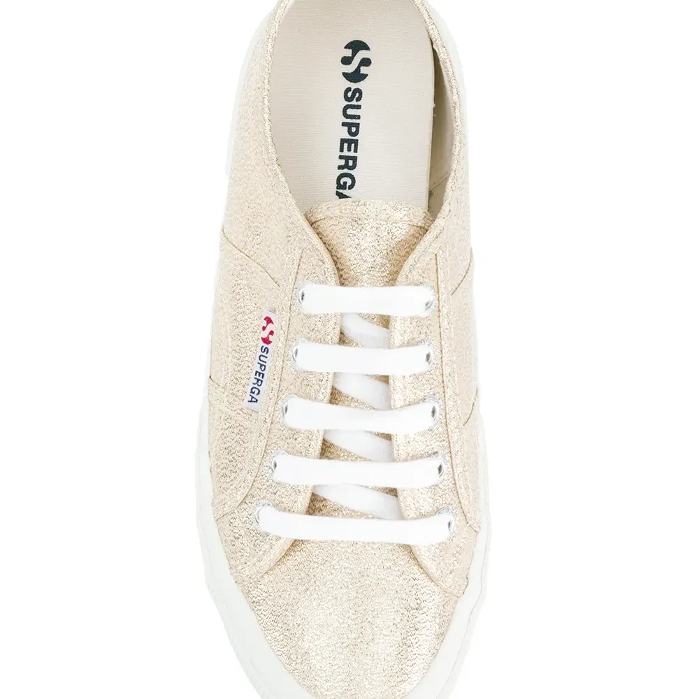 Низкие кеды на платформе