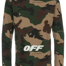 Футболка с длинными рукавами и камуфляжным принтом