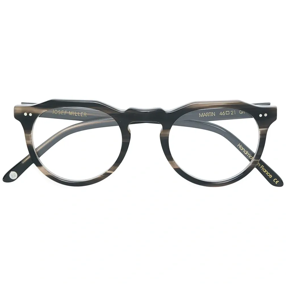 Очки в круглой оправе