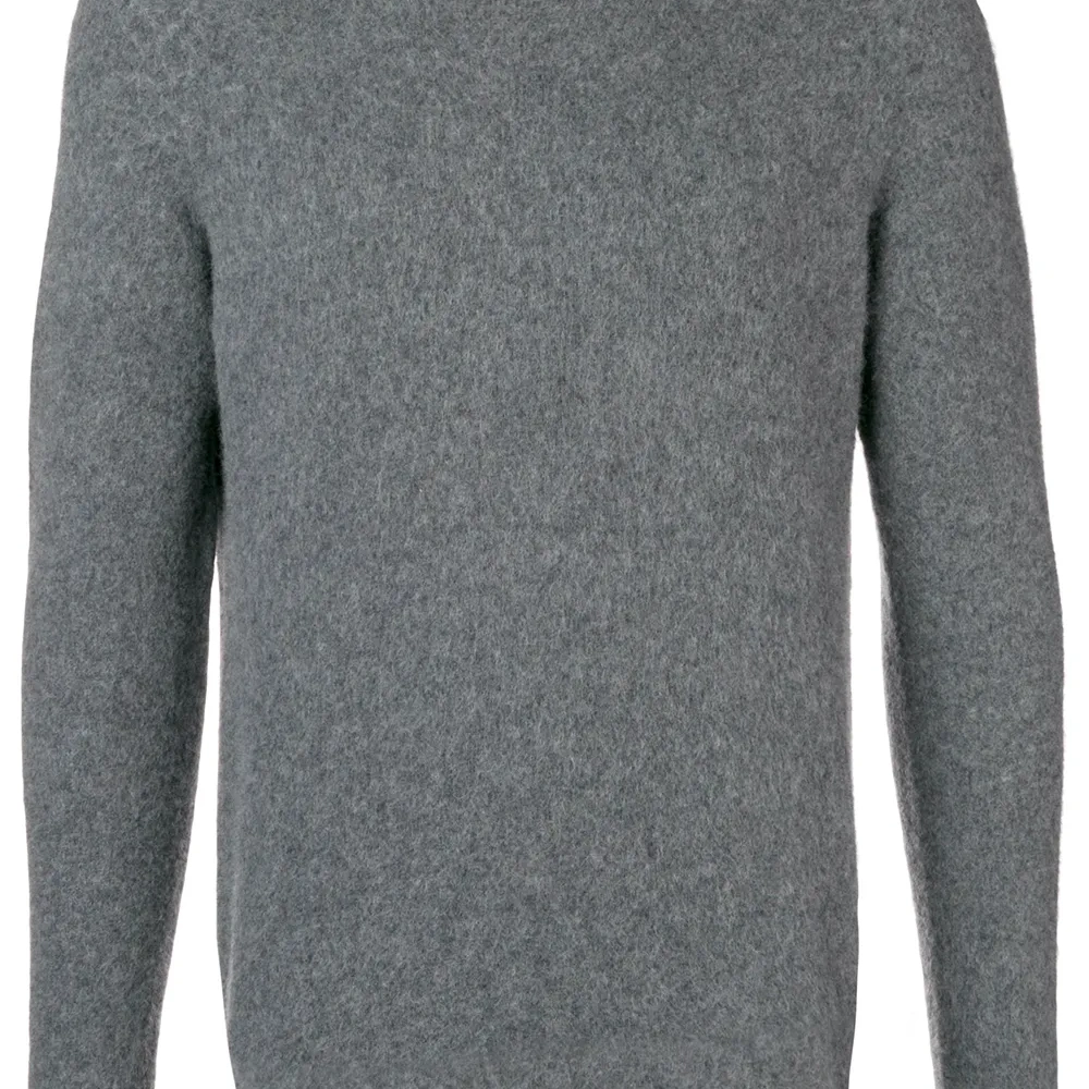 Свитер с круглым вырезом