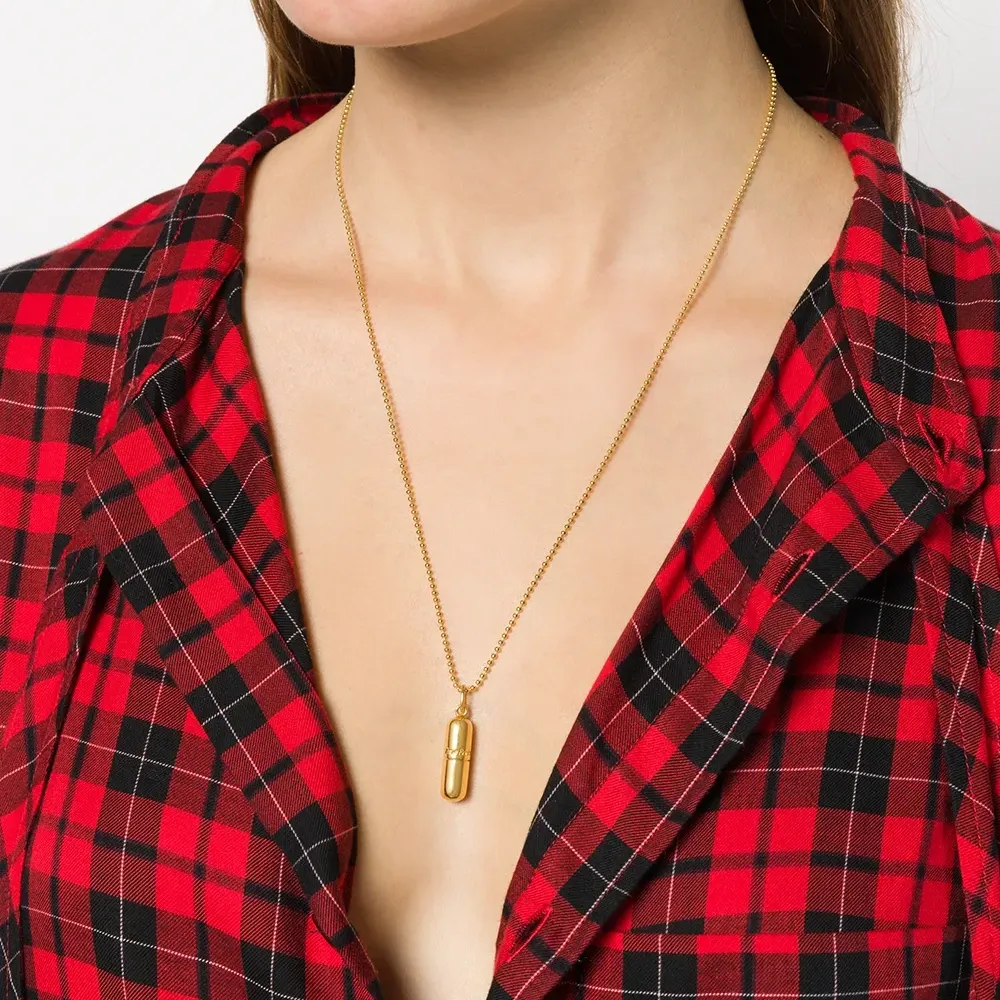 Колье с подвеской в виде пилюли