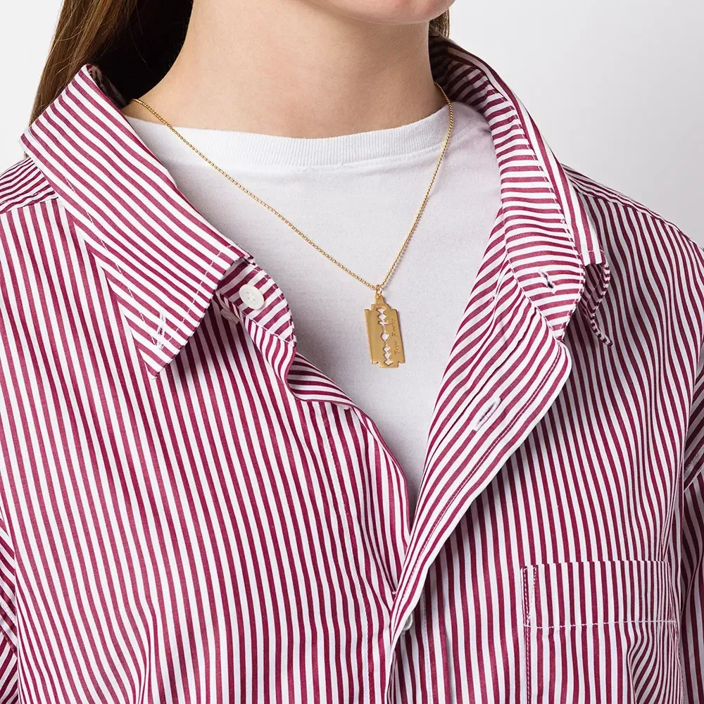 Колье с подвеской в виде лезвия