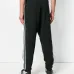 Джоггеры с тремя фирменными полосками