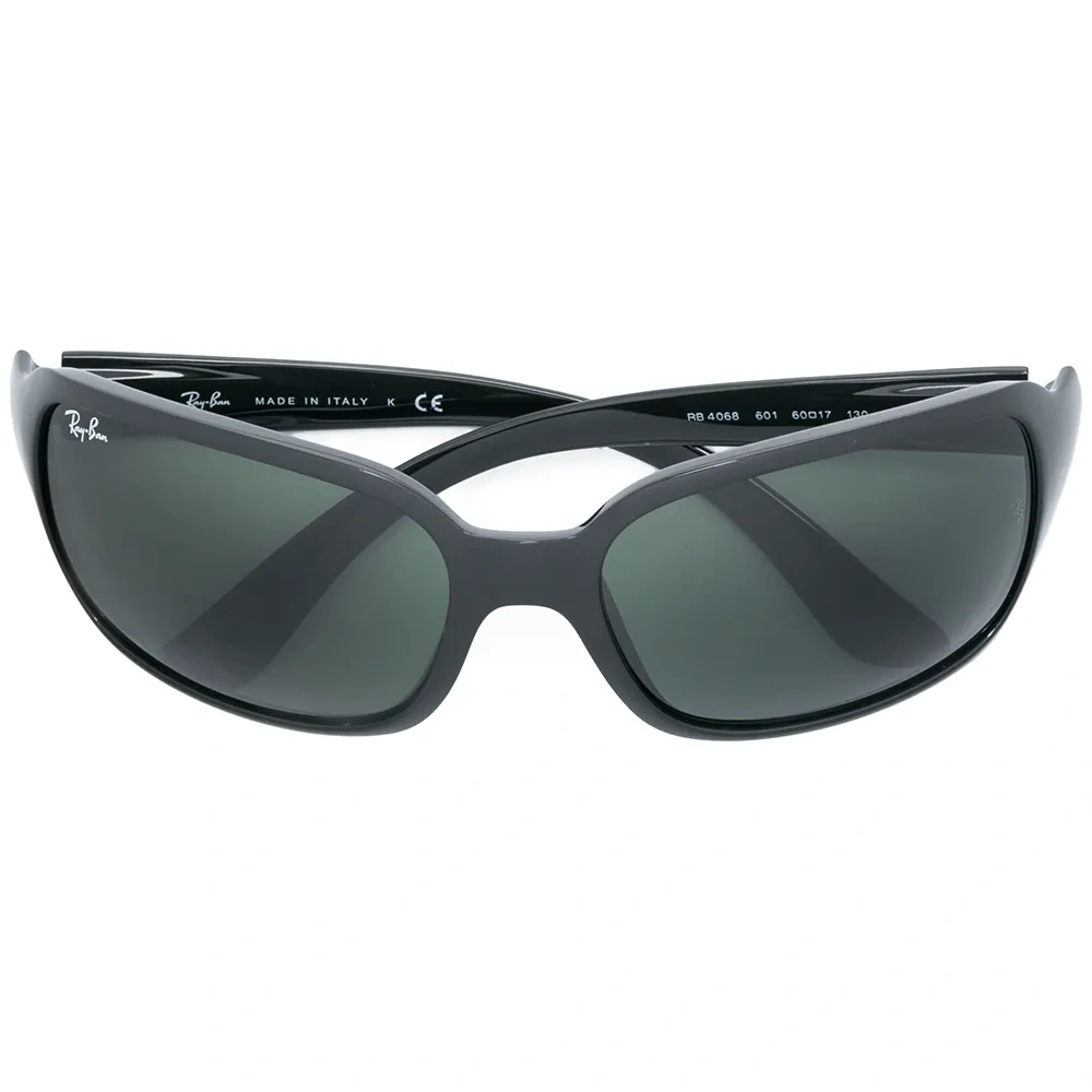 Солнцезащитные очки в прямоугольной оправе