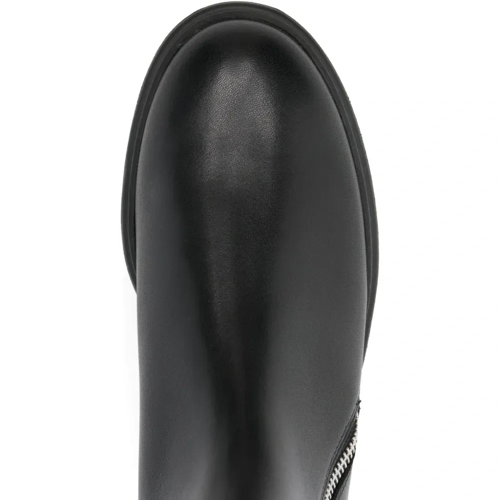 Ботинки в стиле милитари на шнуровке