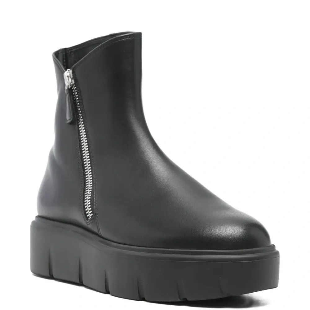 Ботинки в стиле милитари на шнуровке