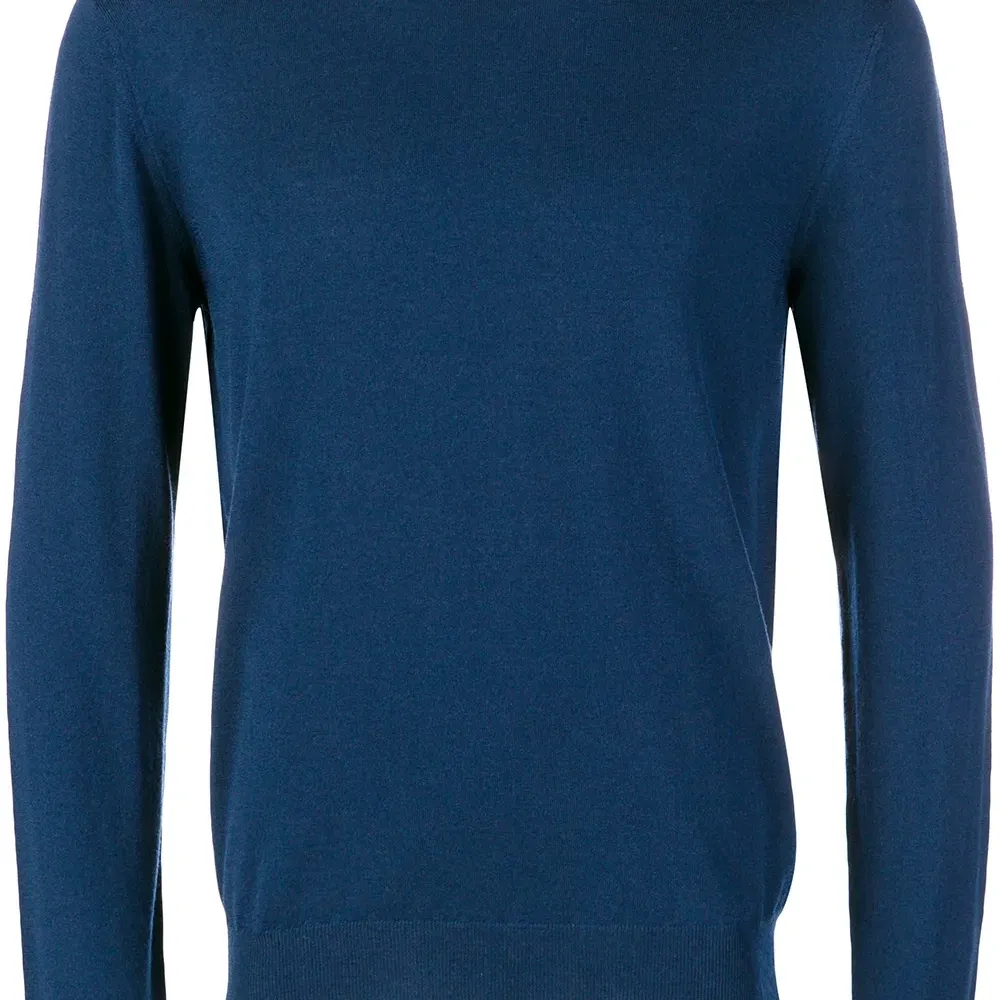 Свитер с круглым вырезом