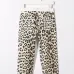 Белые джинсы с леопардовым принтом