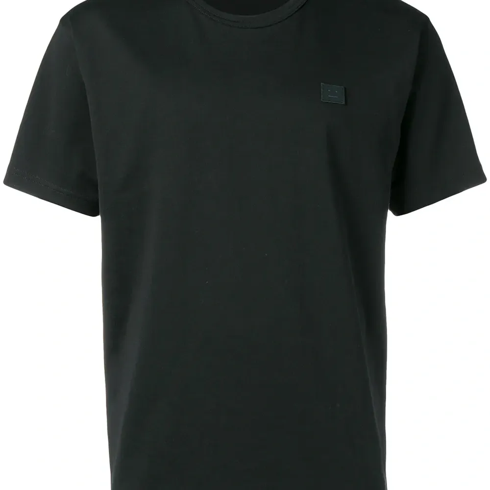 Футболка с нашивкой-логотипом