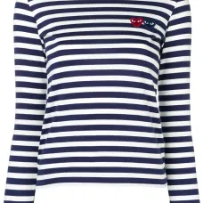 Полосатая футболка с двумя заплатками в виде сердец