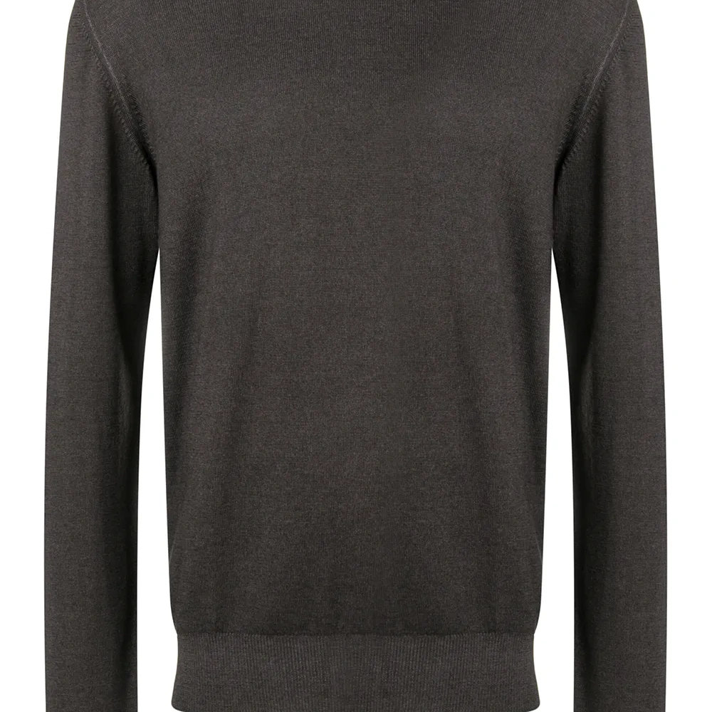 Свитер с круглым вырезом