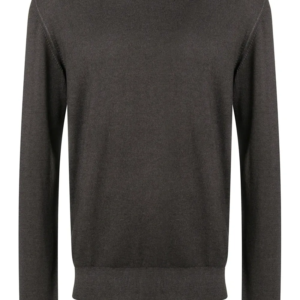 Свитер с круглым вырезом