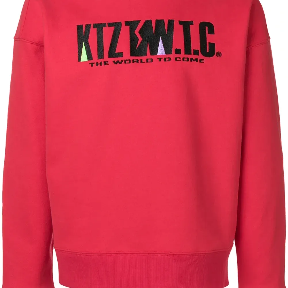 толстовка с вышивкой логотипа