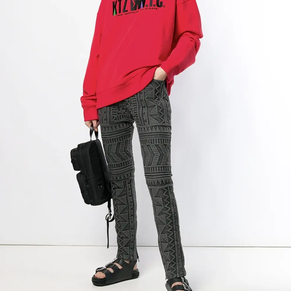 толстовка с вышивкой логотипа