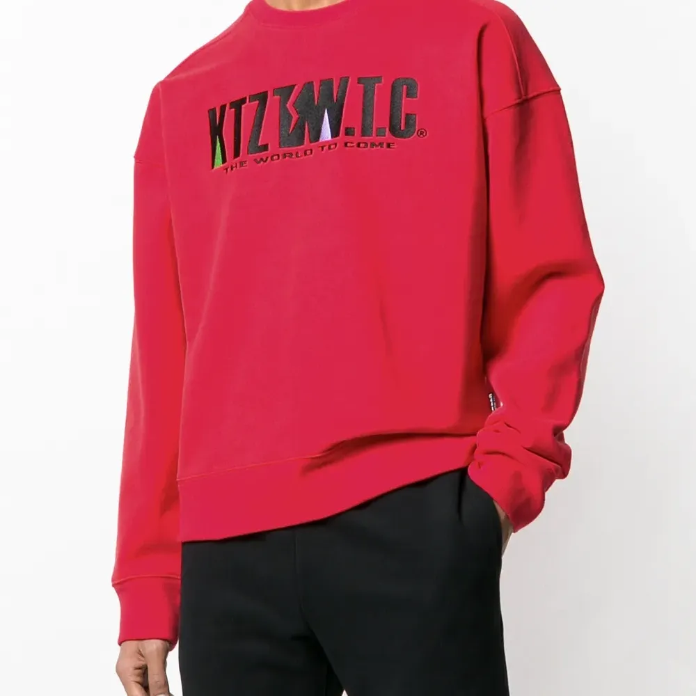 толстовка с вышивкой логотипа