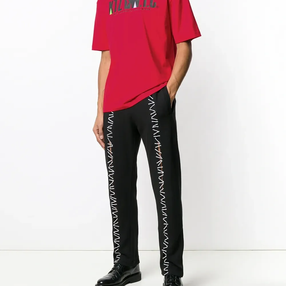 футболка с принтом логотипа