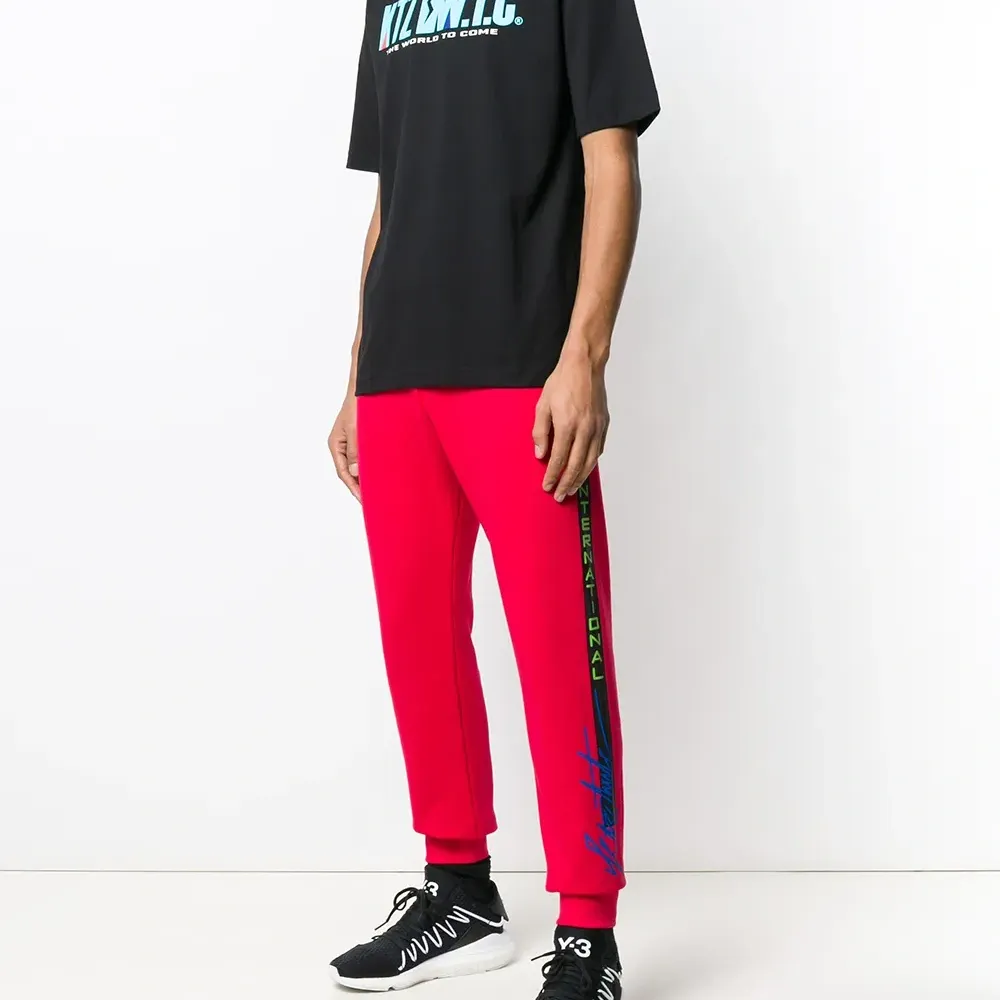 футболка с принтом логотипа