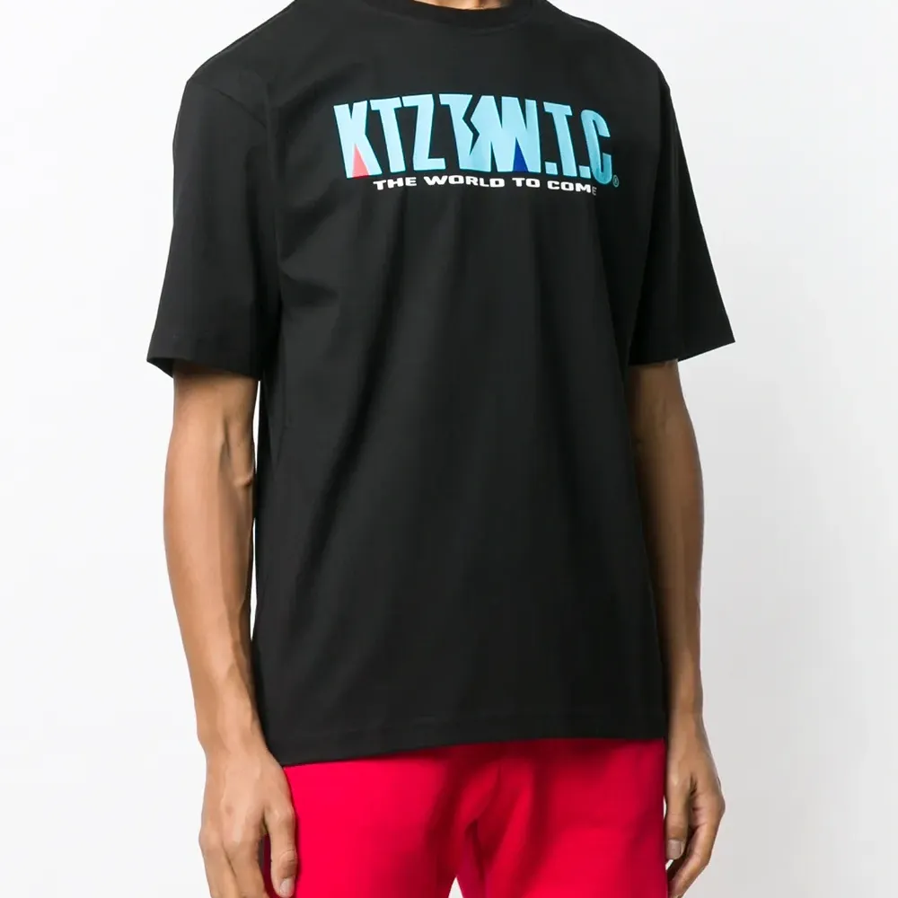 футболка с принтом логотипа