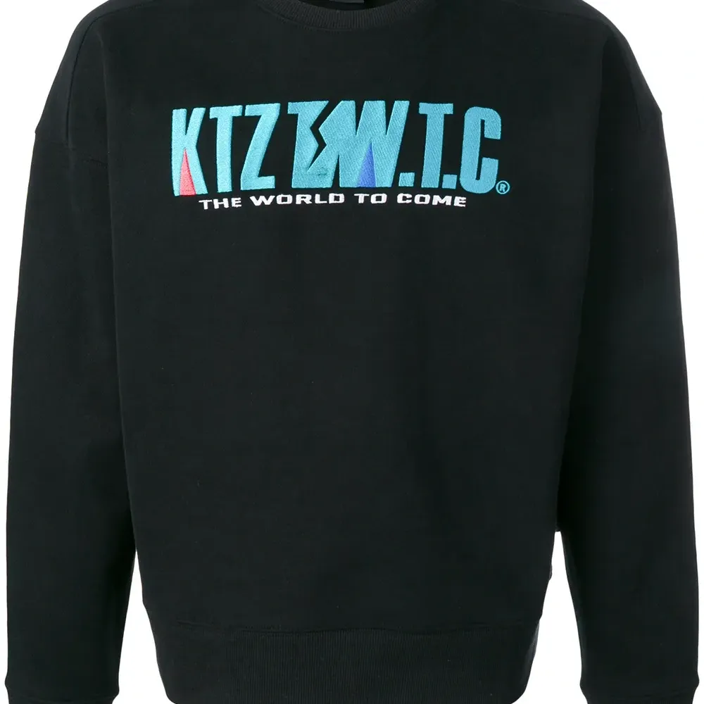 толстовка с вышивкой логотипа