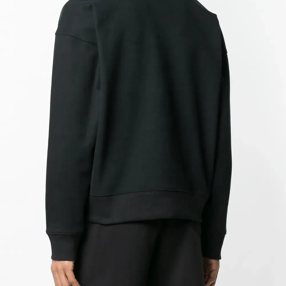 толстовка с вышивкой логотипа