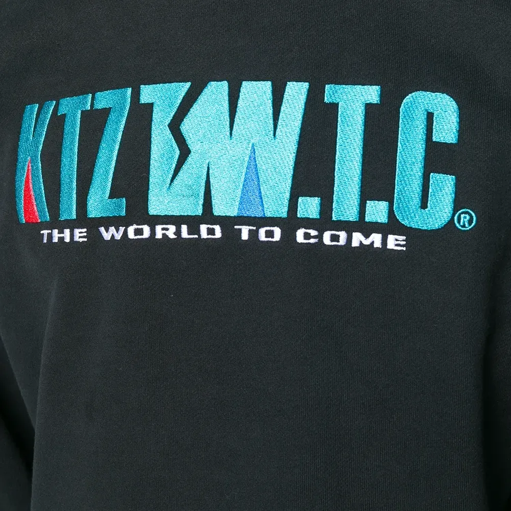 толстовка с вышивкой логотипа