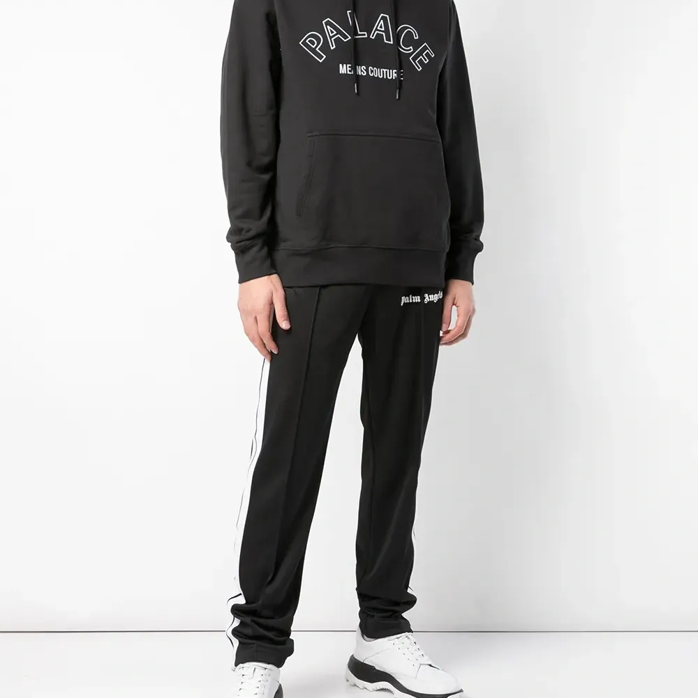 Толстовка с капюшоном и логотипом