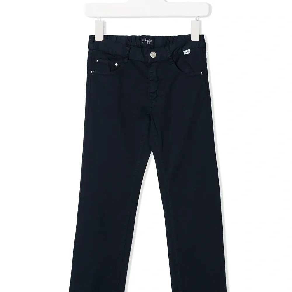 Джинсы узкого кроя