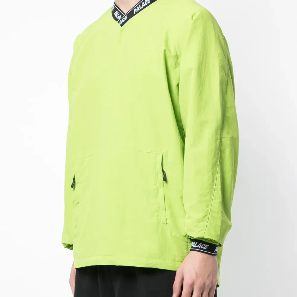 Толстовка с V-образным вырезом