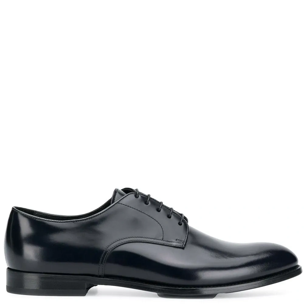 Классические туфли на шнуровке