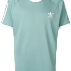 Футболка с логотипом на груди Футболка с логотипом на груди