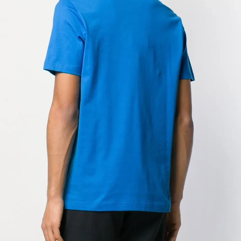 Футболка с логотипом в тон