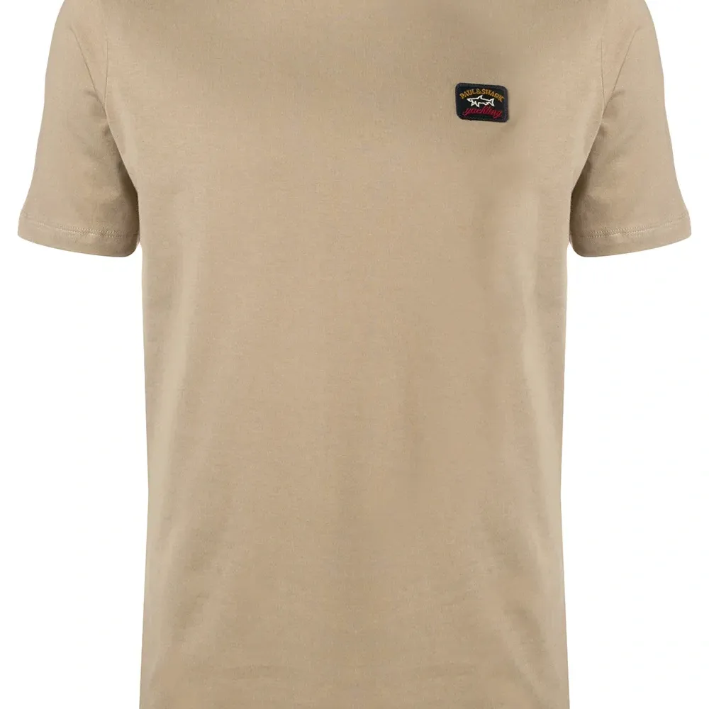 Футболка с нашивкой-логотипом